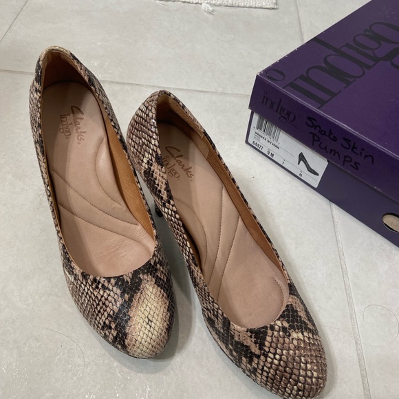 Clarks, indigo pumps, size 9, new with tags, never worn - Picture 11 of 11